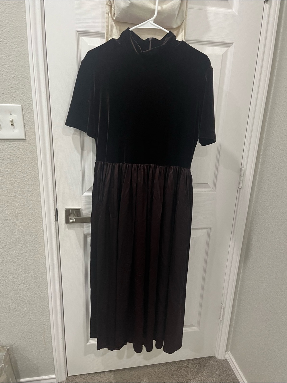 Ronni Nicole Vinatge Brown Velvet/Satin Dress